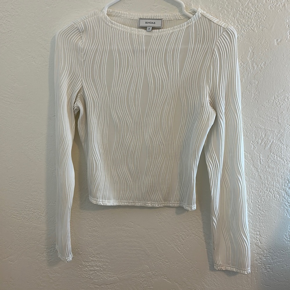 Rihoas white long sleeved top